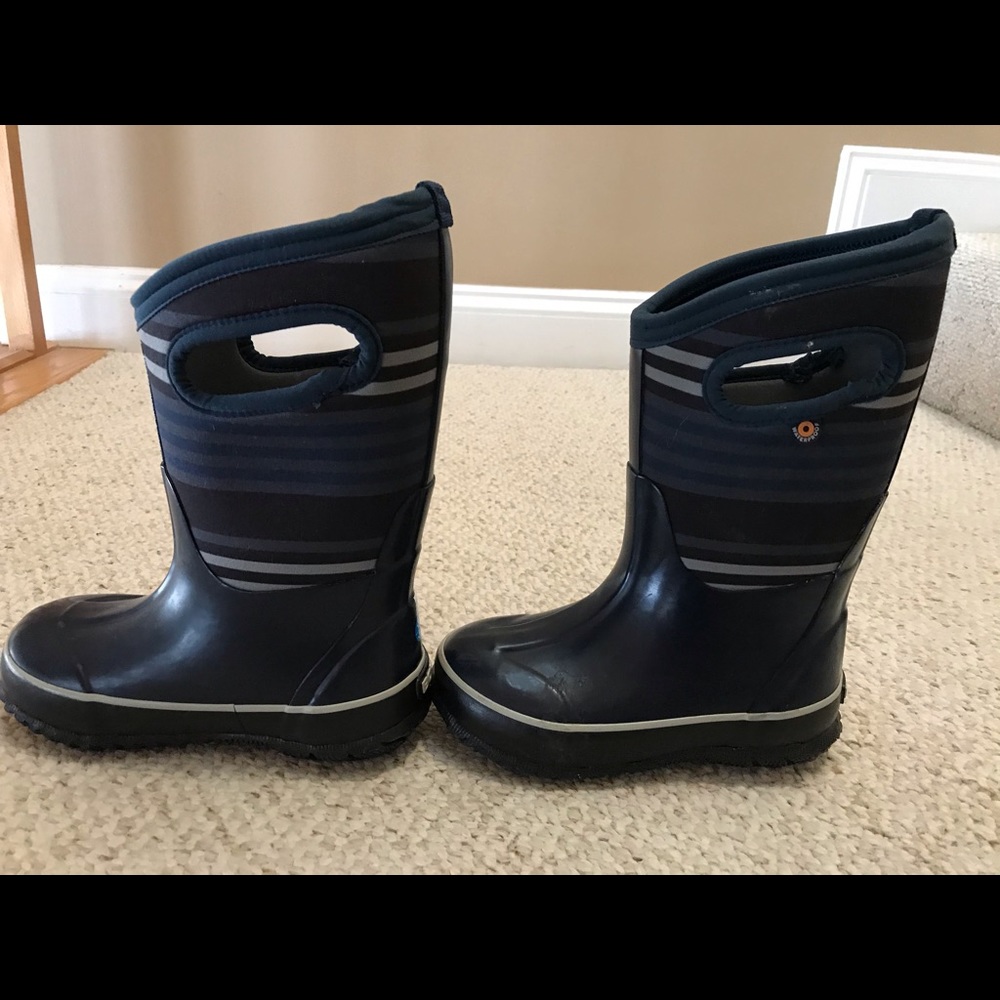 BOGS kids boots.  Snow and Water proof